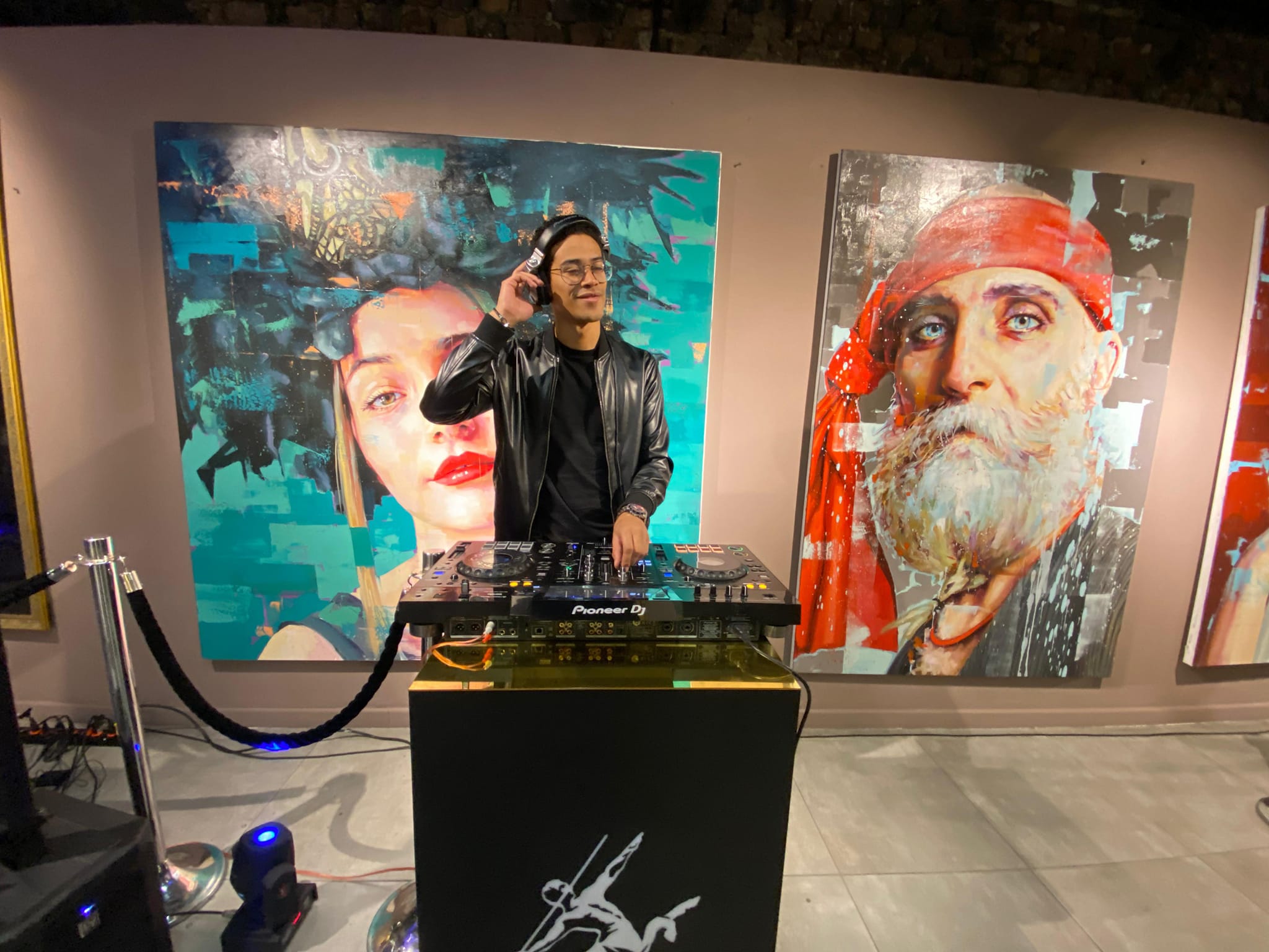 DJ