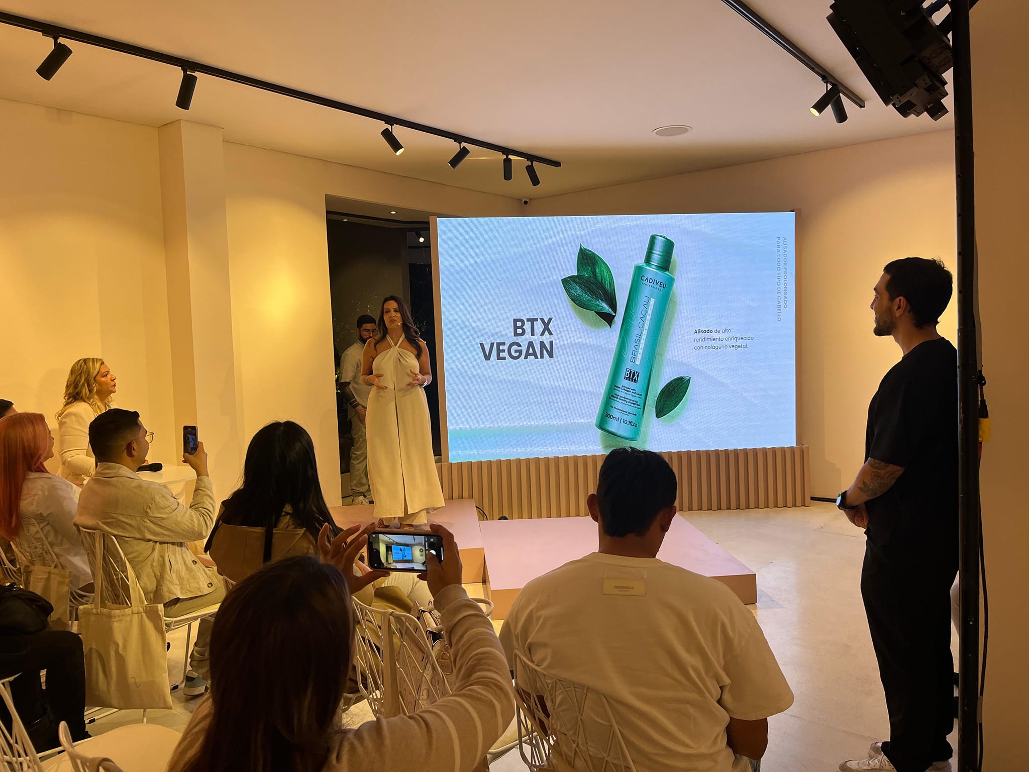 PRESENTADORES